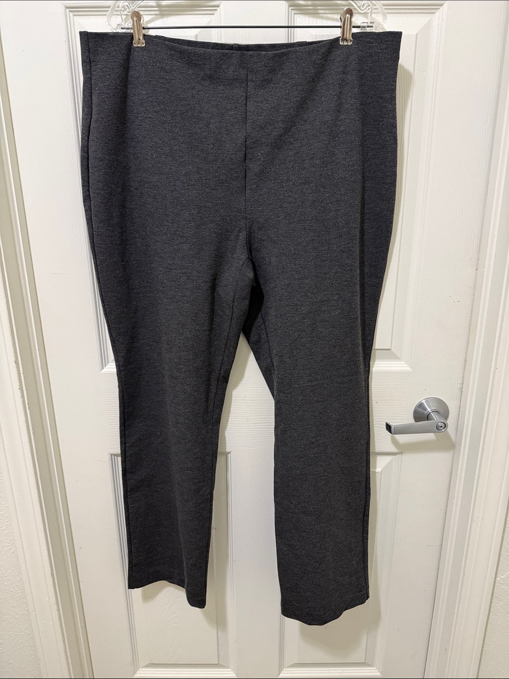 Liz Claiborne Charcoal Gray OX Women’s Stretch Pants.